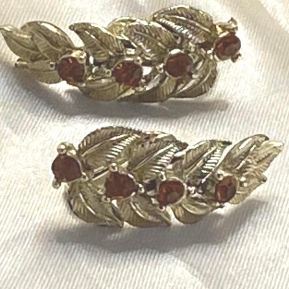 Vintage 1950s 60s Amber Rhinestone Gold Tone Leaf Clip On Earrings Botanical